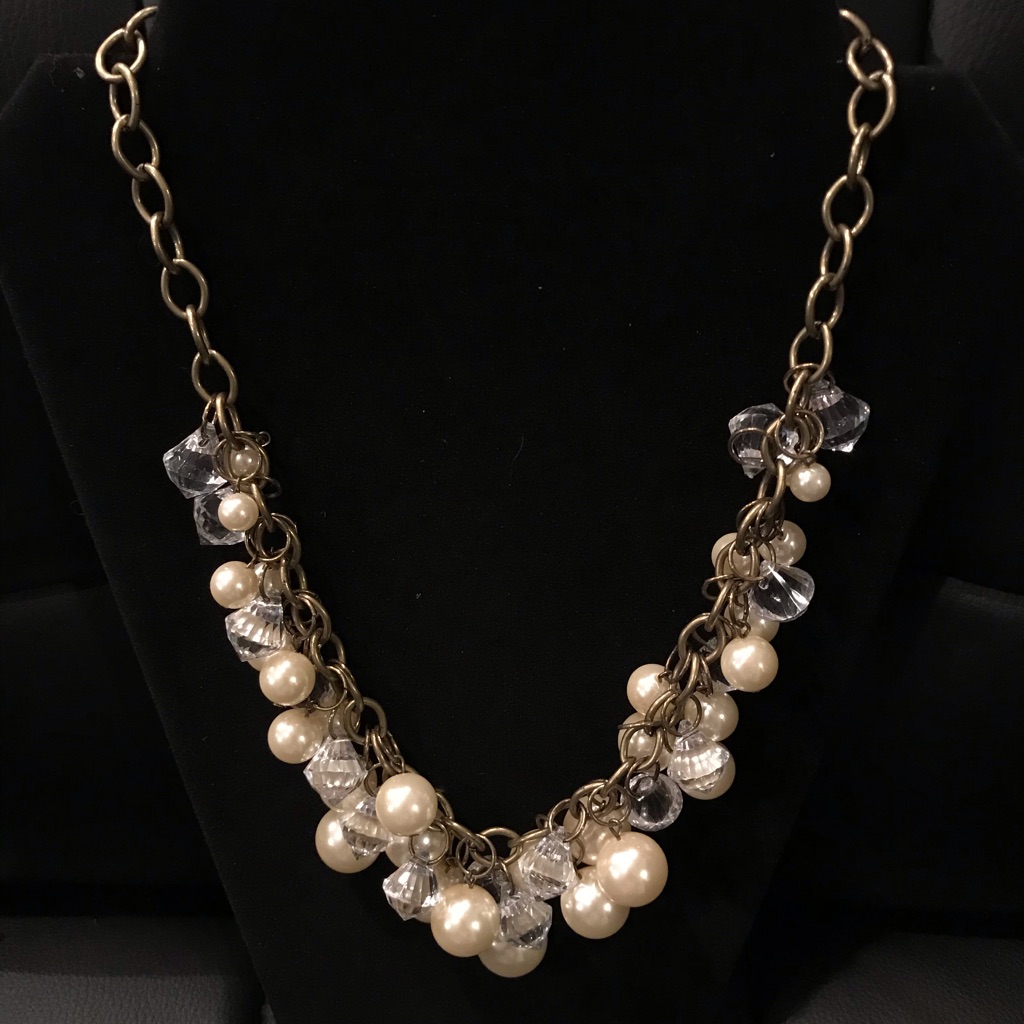 New Directions Pearl Clear Stone Necklace 10$